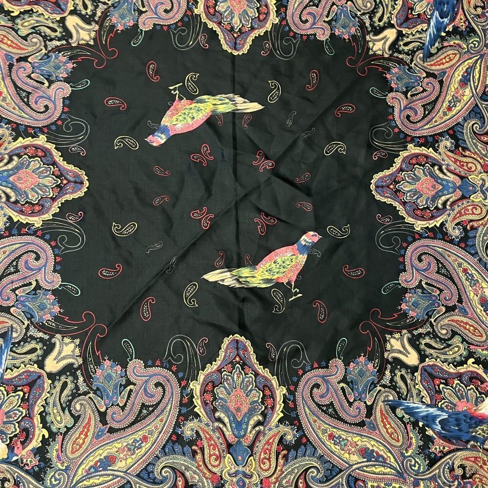 Beautiful vintage Women’s Sunkyung Sa bird Paisley Vtg SILK Scarf‎